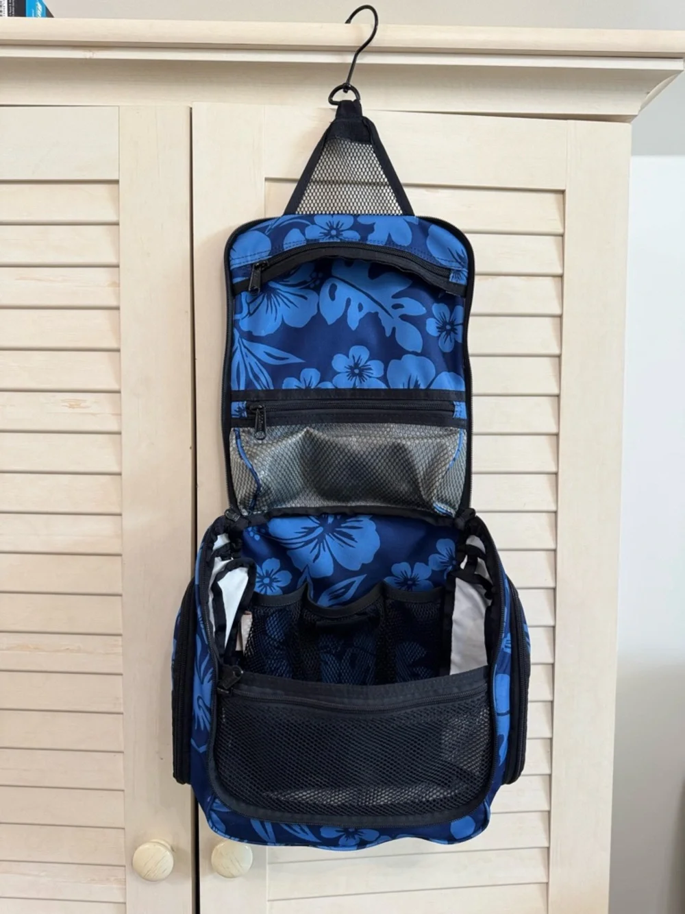 L.L. Bean Navy and Light Blue Floral Toiletries Accessories Tote Bag - Picture 2 of 12